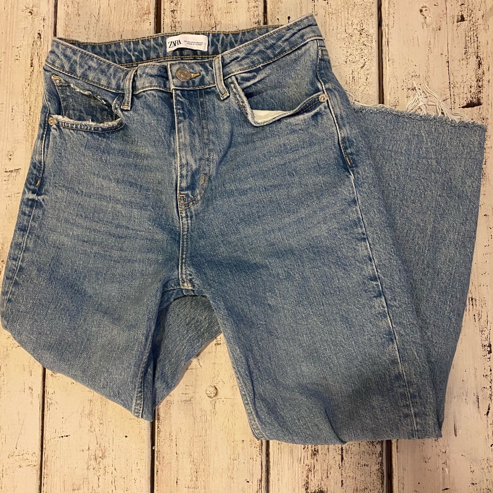 Zara Cropped Distressed Jenas